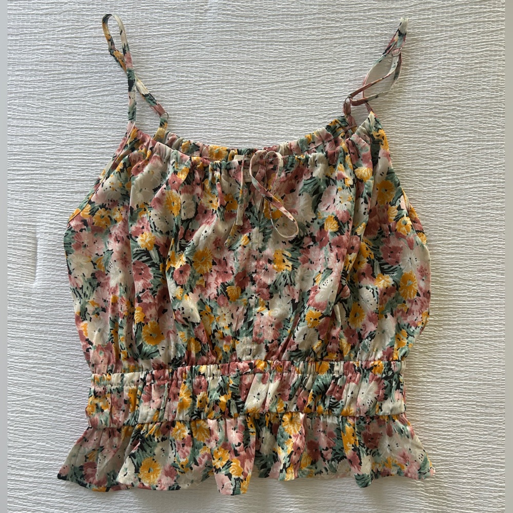 Floral pattern tank top. Size small. Gently used. Good quality.